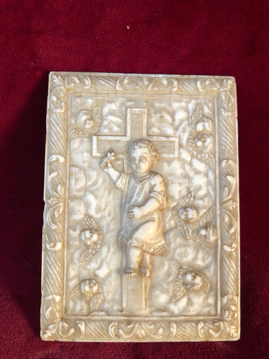 Plaque Sculptee Ivoire Croix Et Jesus