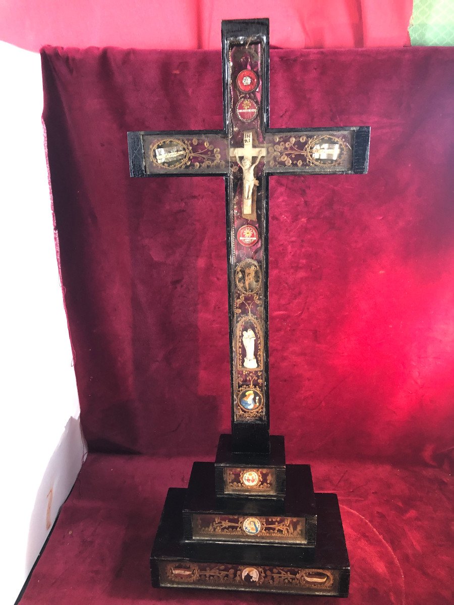 Reliquaire Crucifix