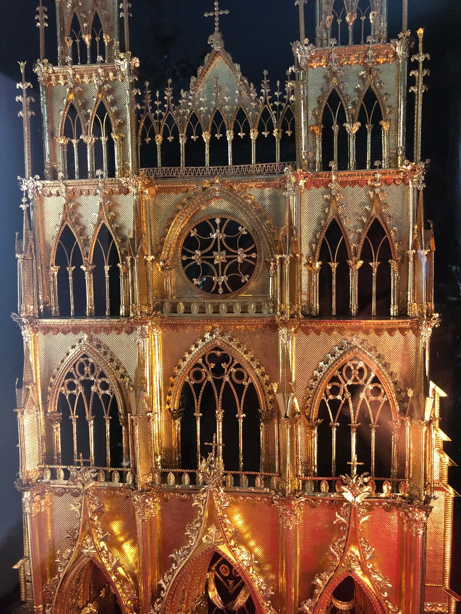 Reliquary Diorama Cathedral-photo-3