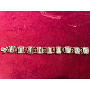 Gold Bracelet With Cameos On Agates