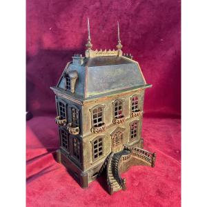 BOITE EN BRONZE EN FORME DE MAISON BOURGEOISE