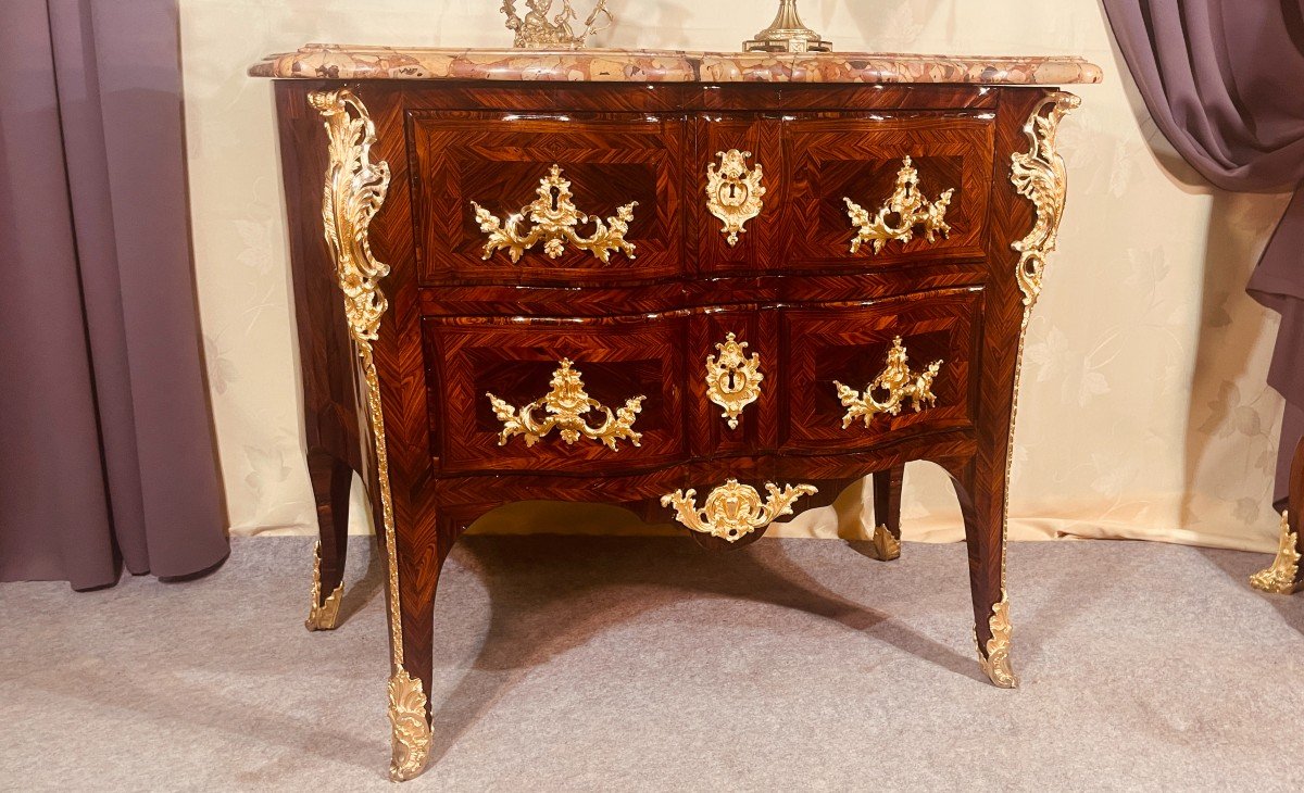 Rare Commode Régence en Bois de Violette , Epoque XVIIIe Siècle 