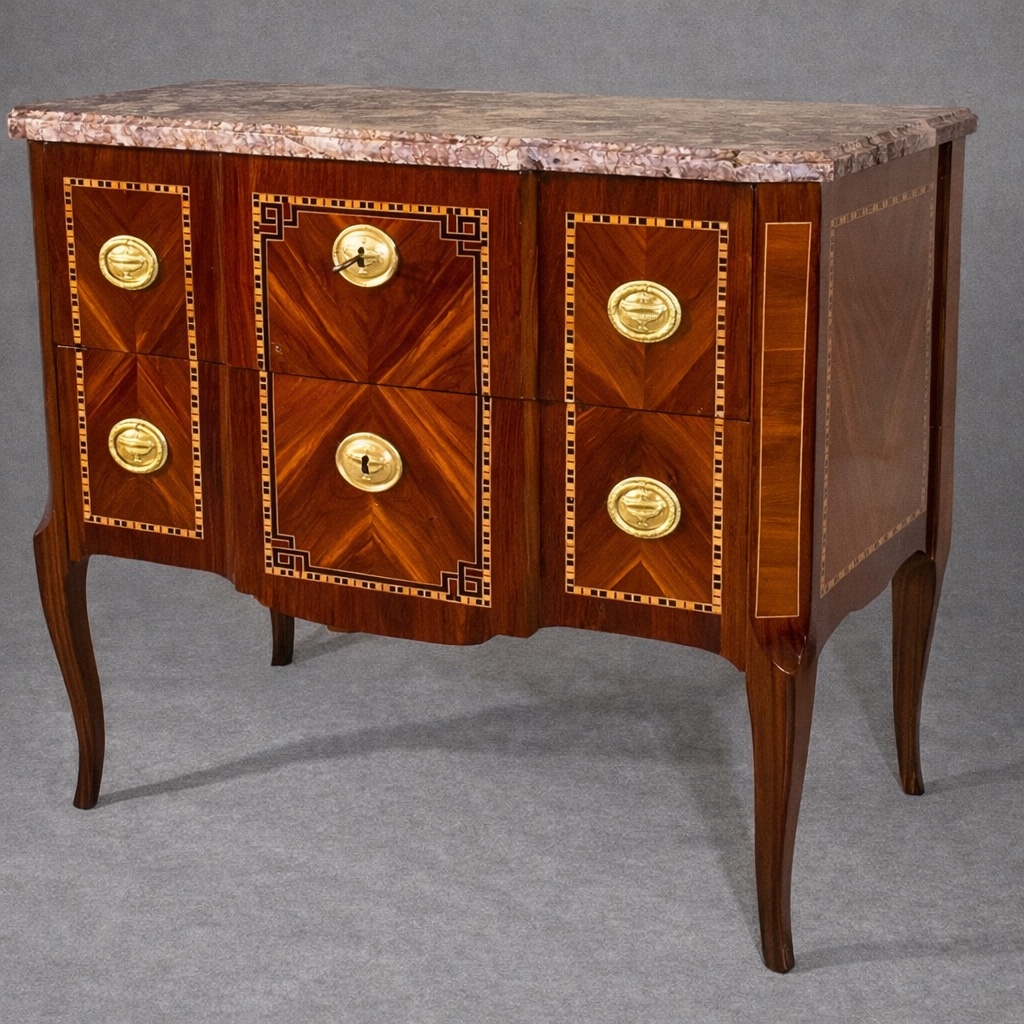 Commode Transition à Ressaut , Epoque XVIIIe Siècle 