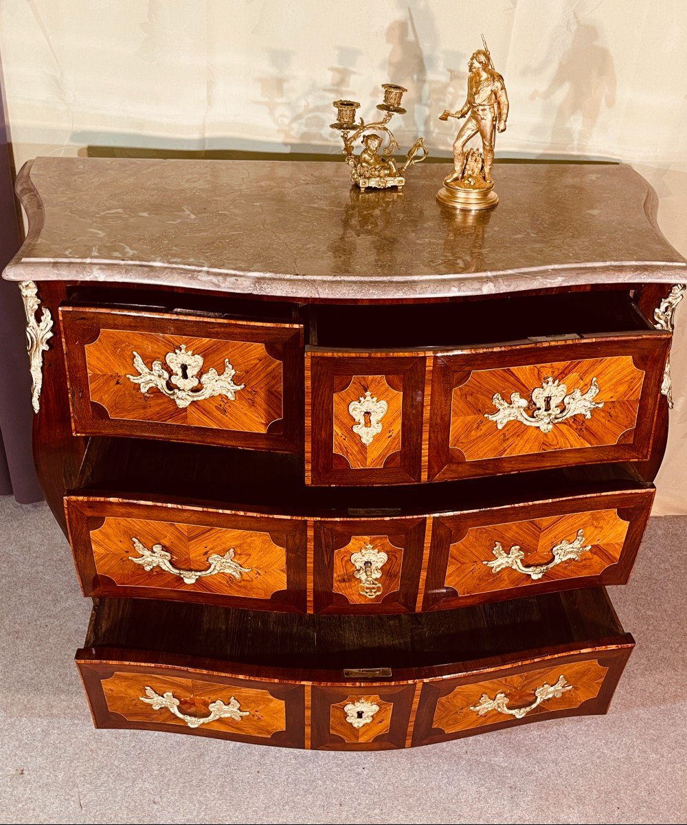 Commode Louis XV Galbée  ,  Estampille N. PETIT , XVIIIe Siècle -photo-4