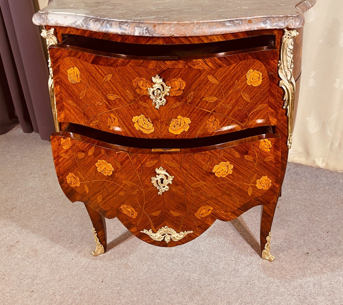 Commode Louis XV , avec Tiroir Secret Latéral , Epoque 18ème Siècle -photo-4