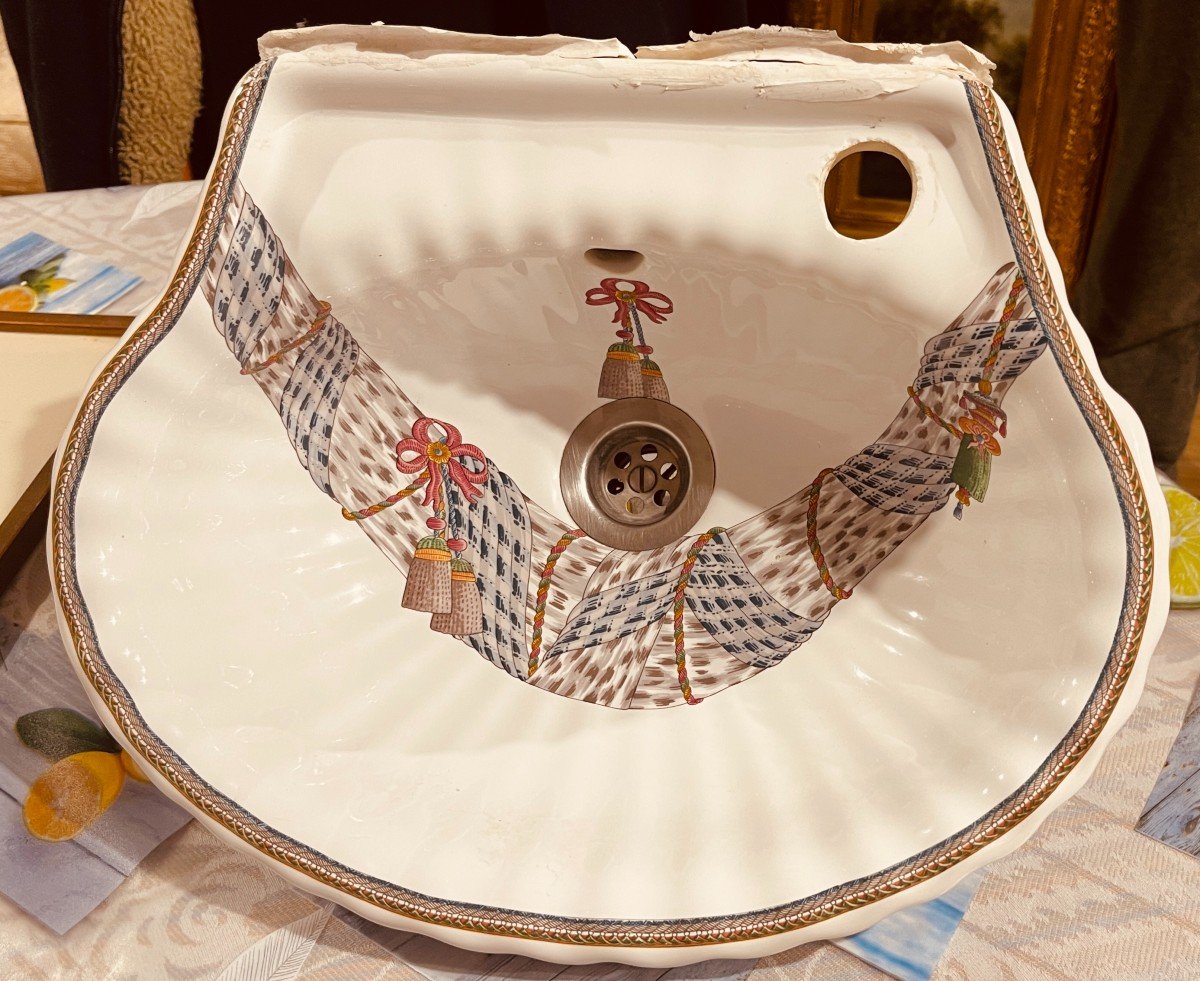 Paris Porcelain Hand Washer With Café Royale Decor 