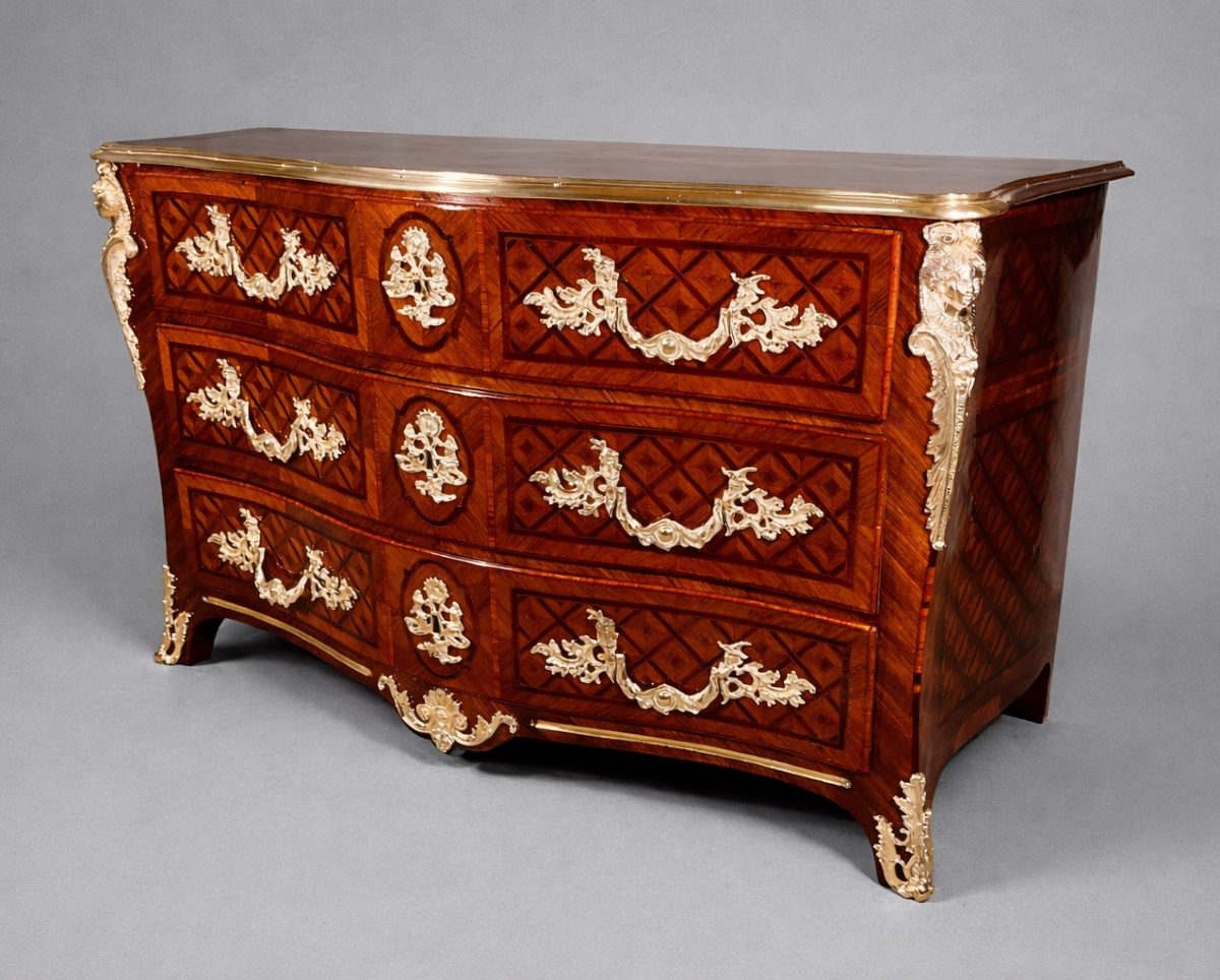 Regence Commode, Crowned R Bronzes Around 1740, 18th Century 