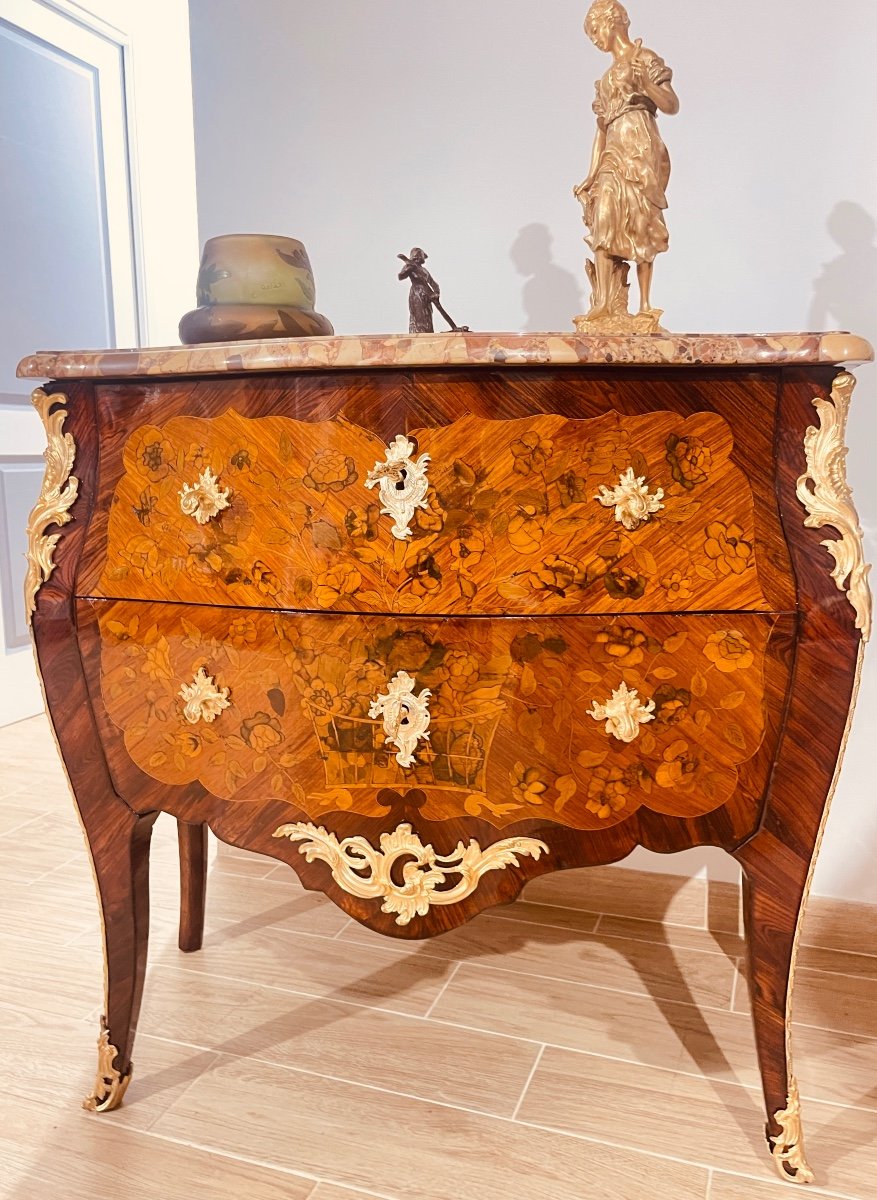 Commode Louis XV , Estampillée Pierre Roussel ( 1723-1782 )