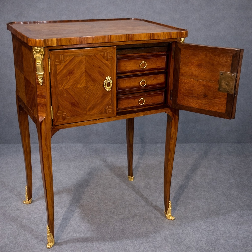 Louis 16 Flying Table, 18th Century.