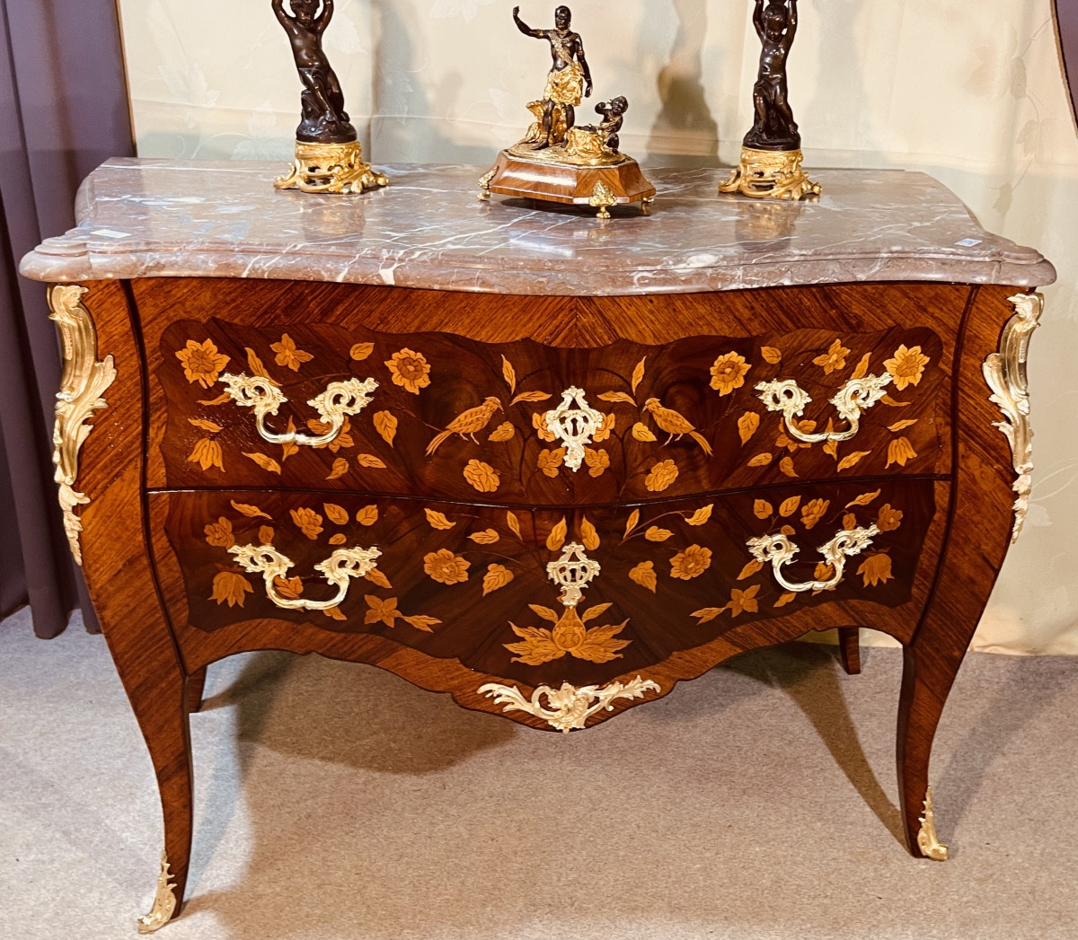 Commode Galbée Aux Oiseaux , époque XIXe Siècle 