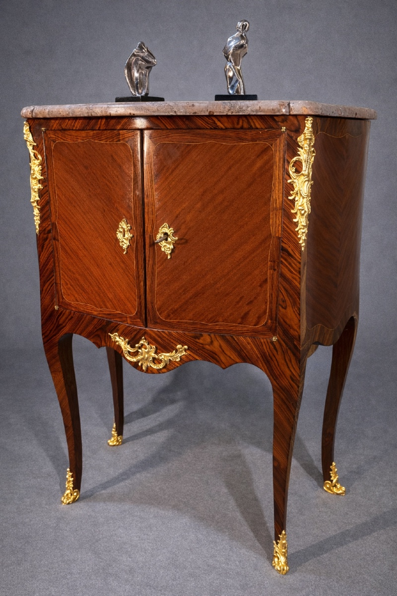 Meuble Louis XV . 2 portes Époque XIXe 