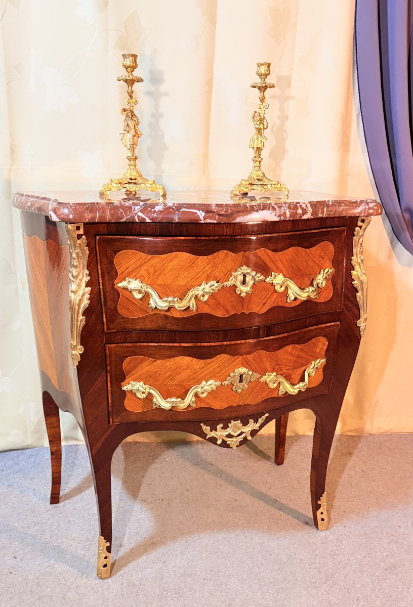 Commode Louis XV , Estampillée J. JOLLAIN , Époque XVIIIe Siècle 