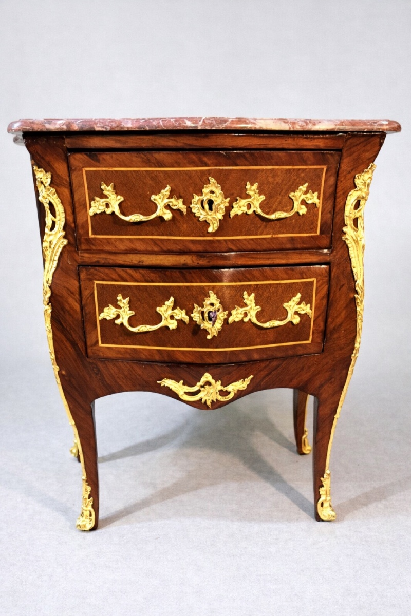 Louis XV Curved Chest Of Drawers, 18th Century 