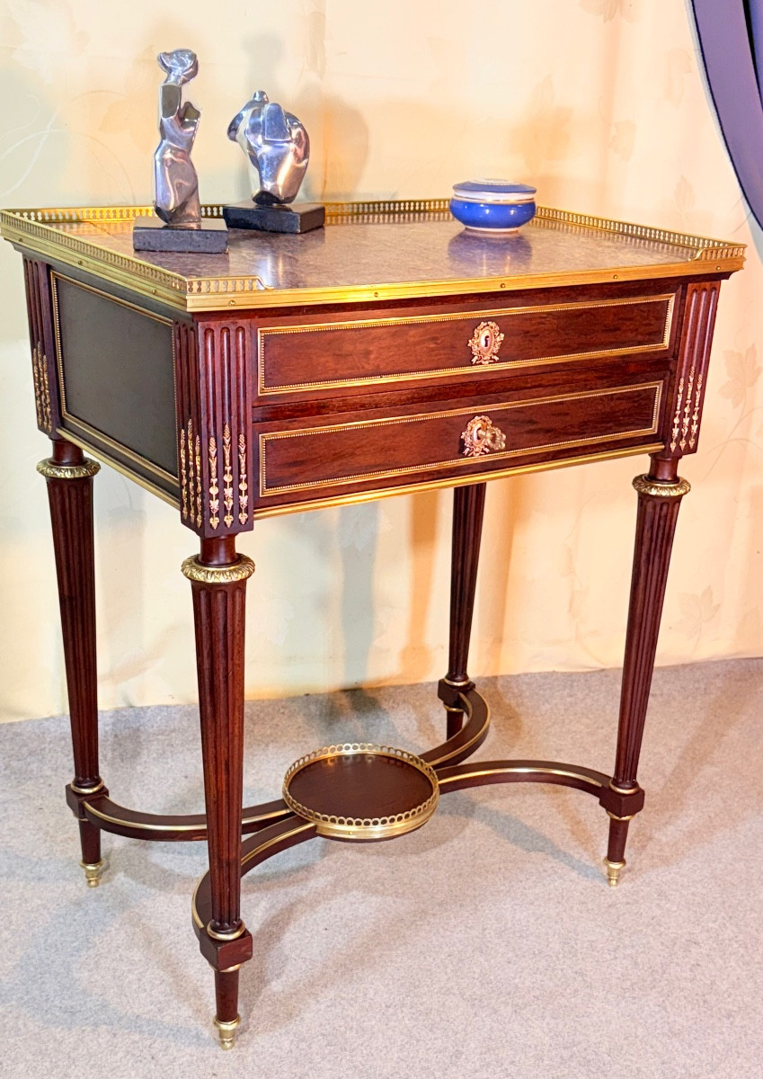 Table de Salon Louis XVI en Acajou , Époque XIXe 
