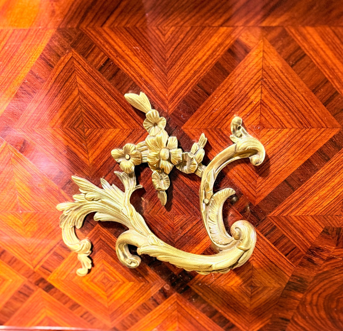 Louis XV Curved Chest Of Drawers, 18th Century -photo-2