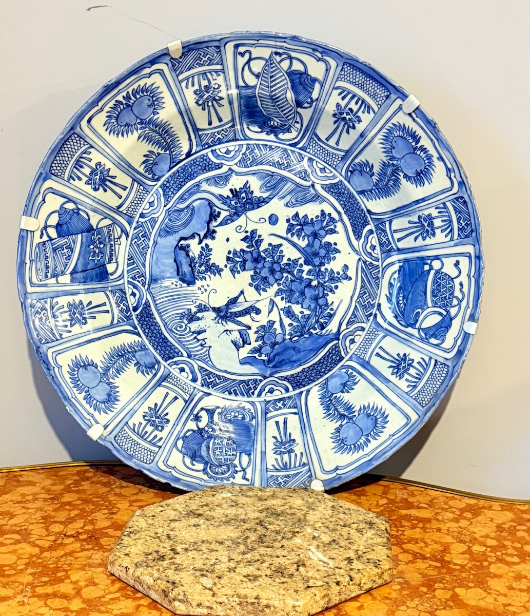 Plat en faïence , XVIIe Siècle  : 50 CM 