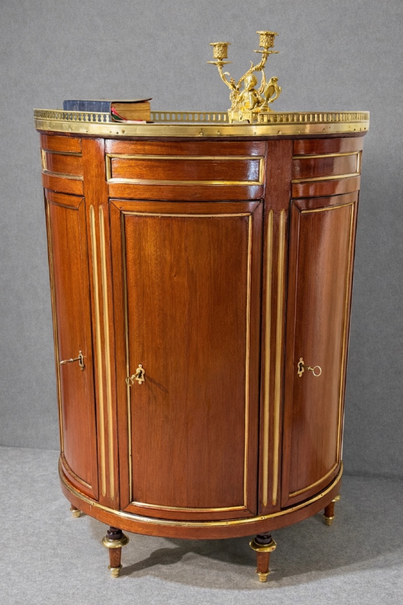 Commode Louis XVI en Acajou , Époque XIXe Siècle 