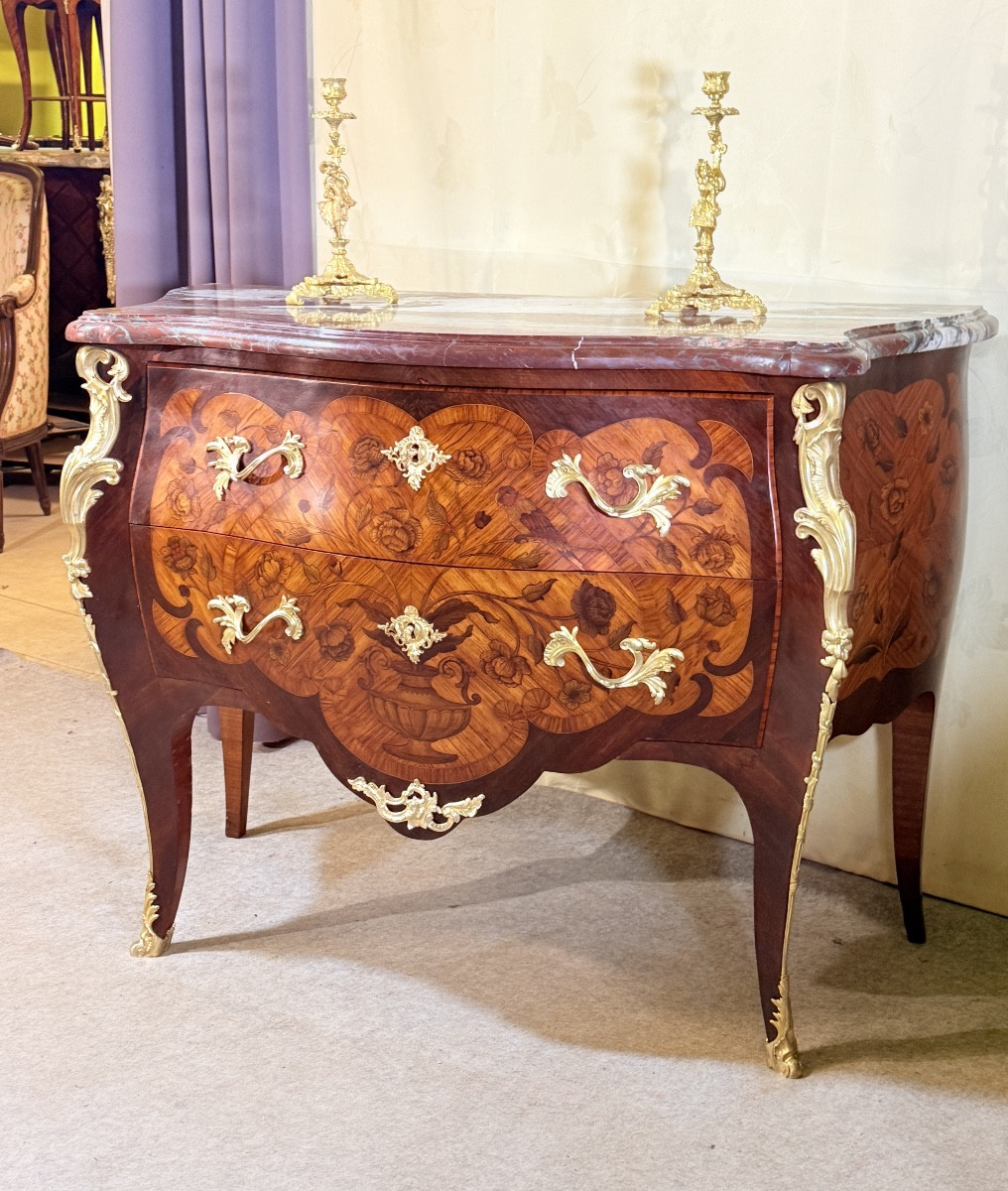 Commode Galbée de style Louis XV , marqueterie aux oiseaux -photo-7