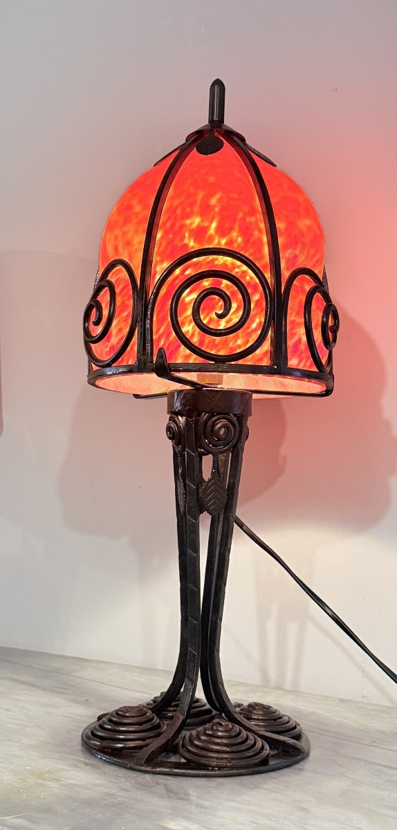 Lampe Art Nouveau , verre marmoréen gainé  de fer forgé -photo-6