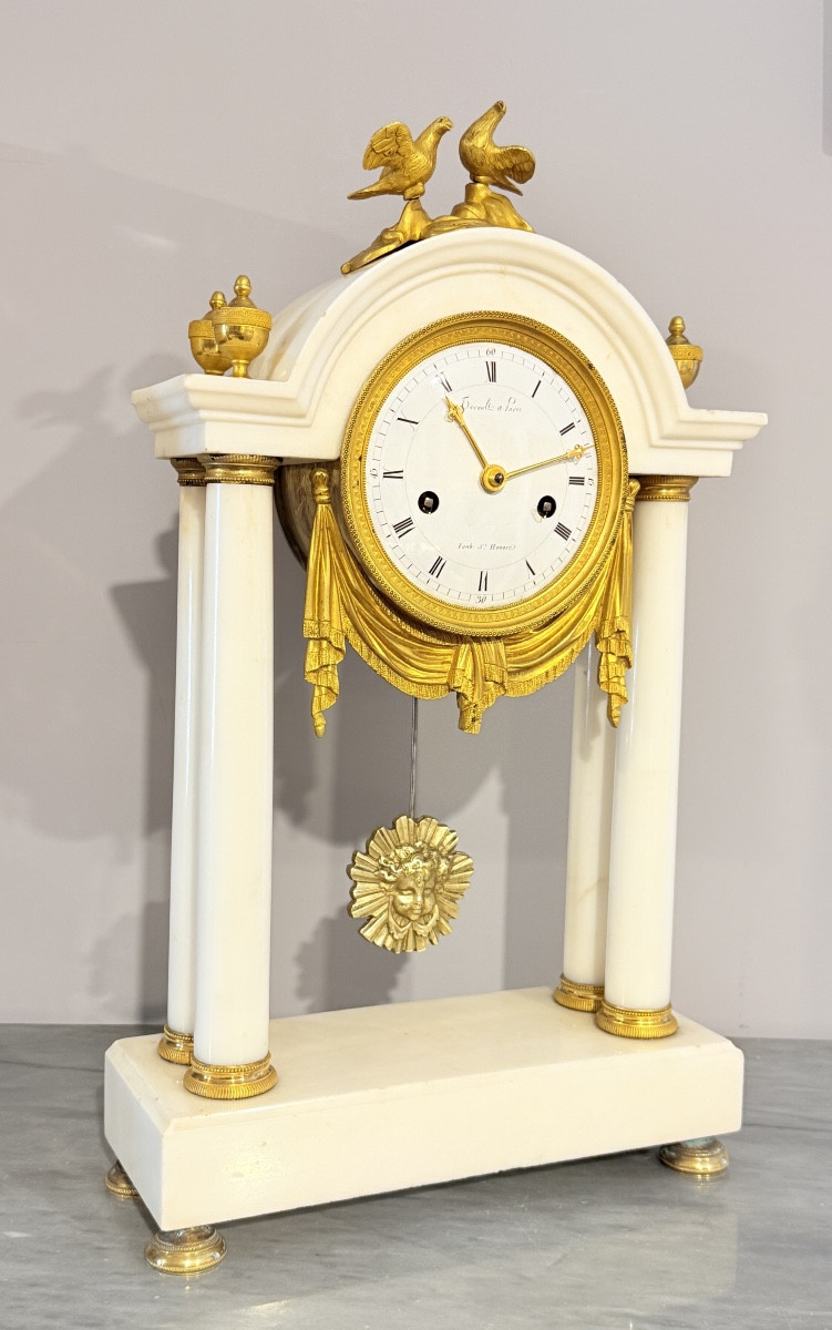Pendule Portique en Bronze et Marbre Blanc ,  Empire  -photo-2