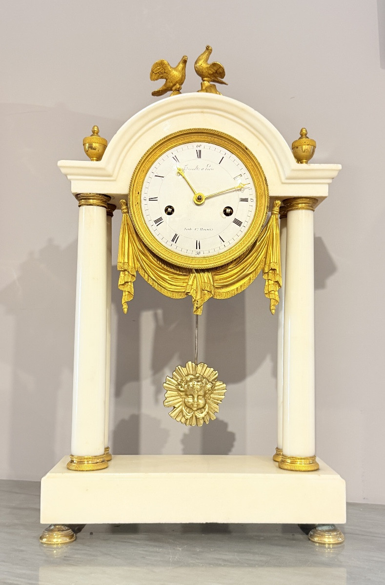 Pendule Portique en Bronze et Marbre Blanc ,  Empire  -photo-6