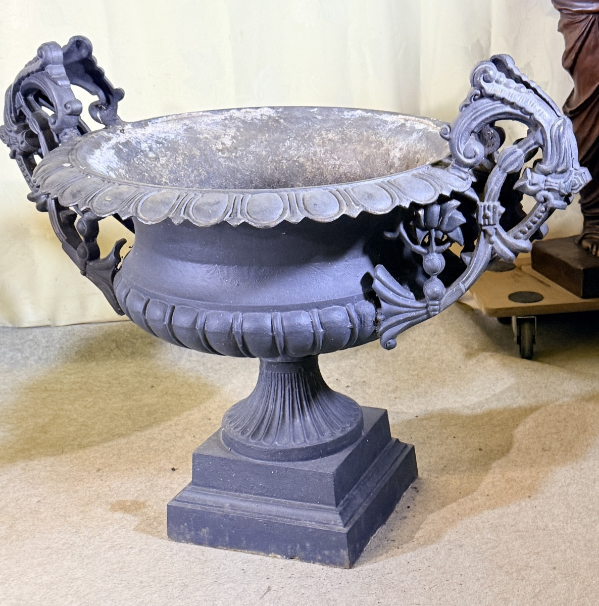 Pair Of Cast Iron Basins With Dragons, 19th Century -photo-4