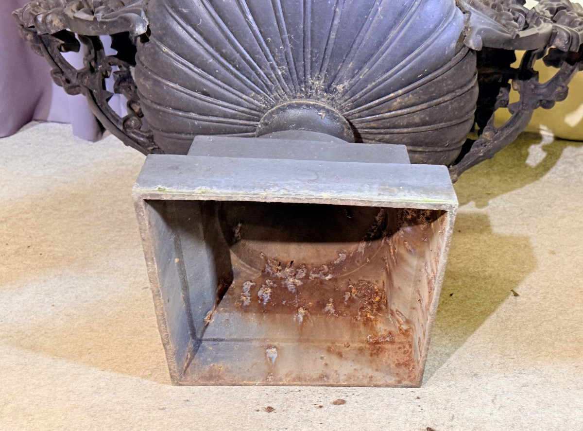 Pair Of Cast Iron Basins With Dragons, 19th Century -photo-3