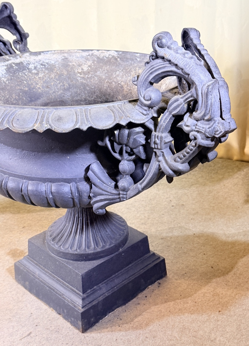 Pair Of Cast Iron Basins With Dragons, 19th Century -photo-5