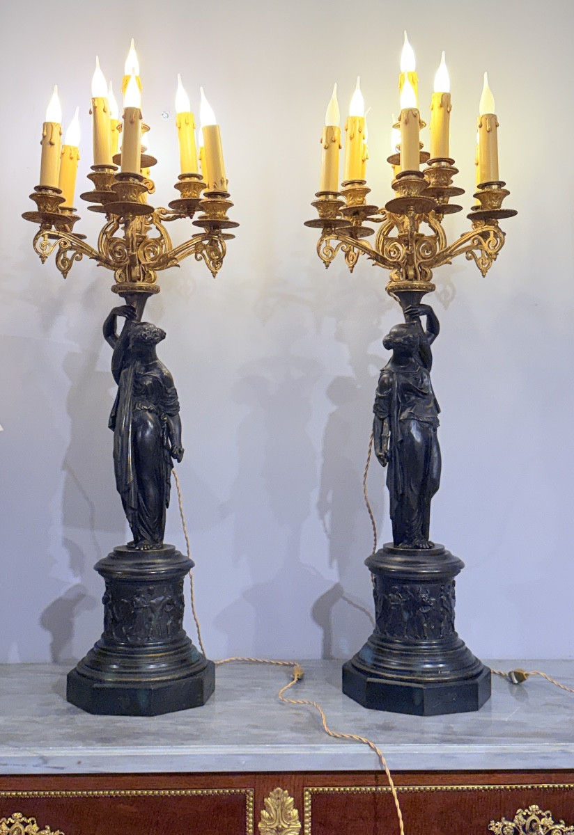 Paire de Candélabres en Bronze aux Vestales , 100 cm , 19eme 