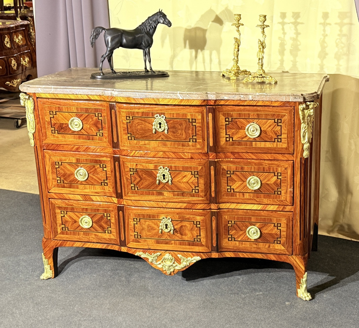 Commode À Ressaut , Époque Transition , XVIIIe Siècle 