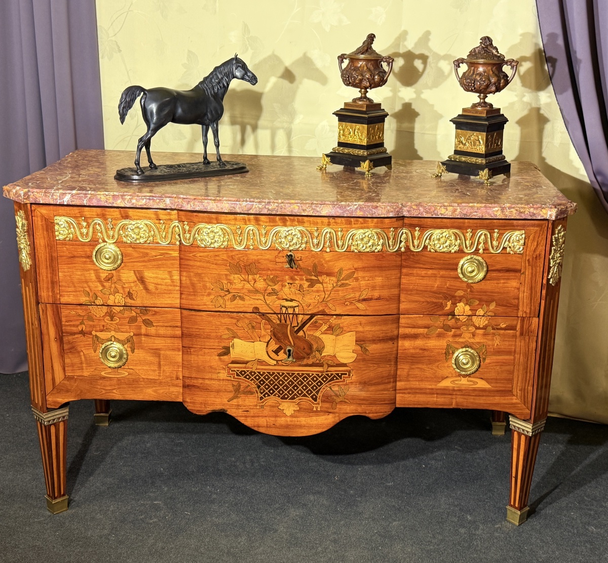 Commode Estampillée Pierre ROUSSEL , 18eme Siècle 