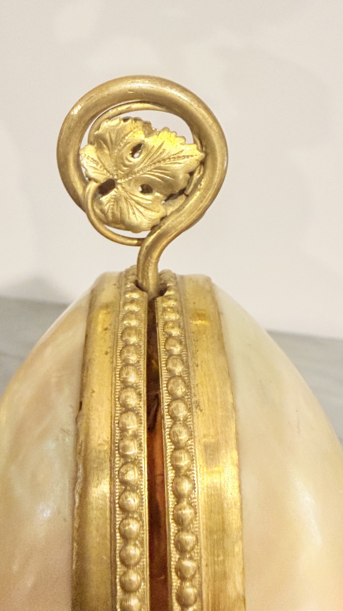 Œuf de Couture en Nacre et Bronze Doré, vers 1870 -photo-1
