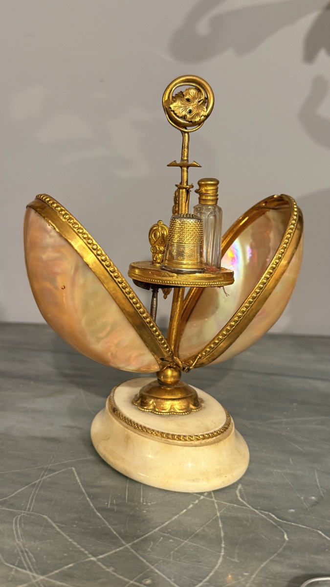 Œuf de Couture en Nacre et Bronze Doré, vers 1870 -photo-2
