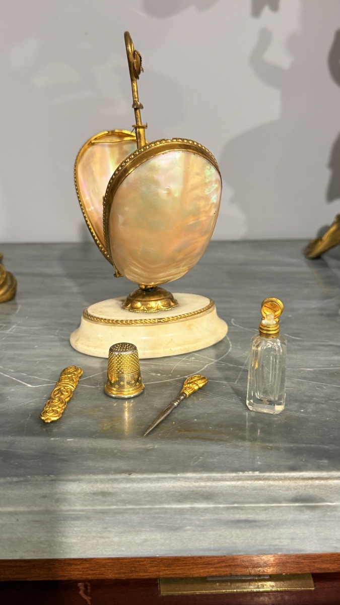 Œuf de Couture en Nacre et Bronze Doré, vers 1870 -photo-3