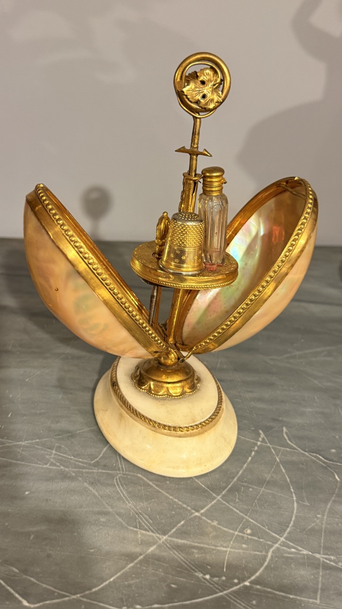 Œuf de Couture en Nacre et Bronze Doré, vers 1870 -photo-6