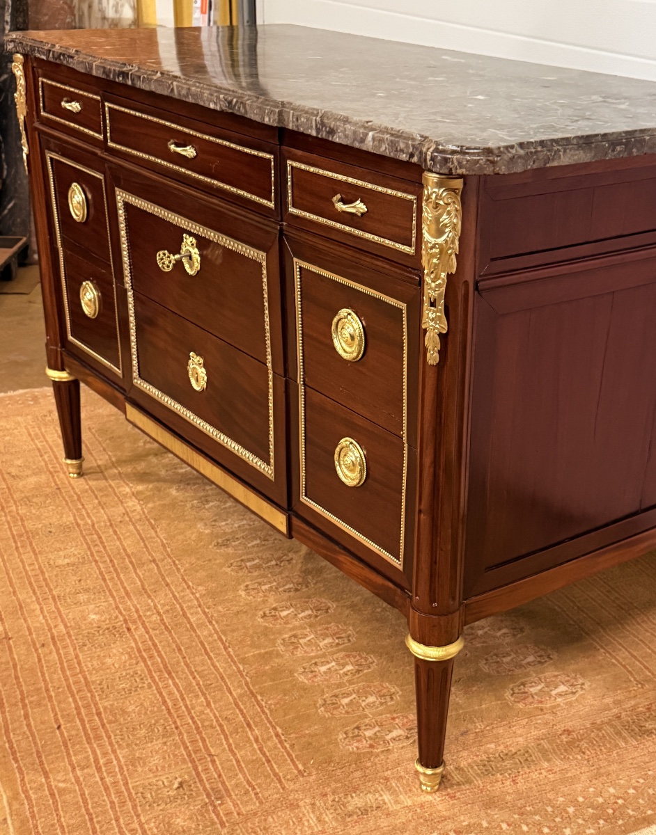 Commode Louis XVI , Estampillée J. P.  BERTRAND,  XVIIIe Siècle 