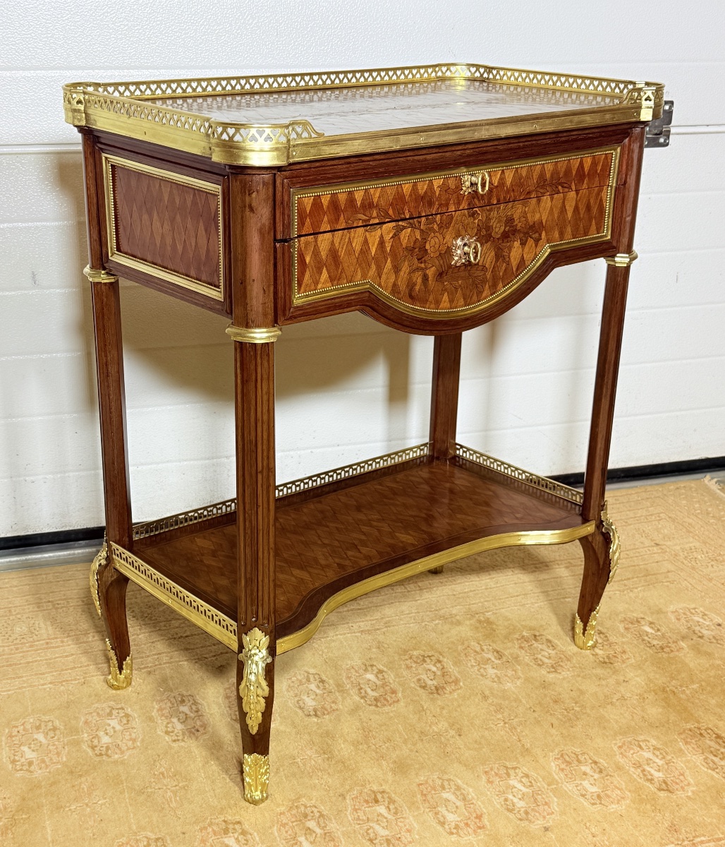 Table à Écrire en Marqueterie , Époque XIXe siècle 
