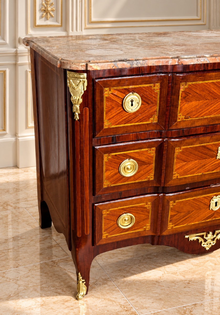 Commode à Ressaut , Estampillée REIZELL , Époque XVIIIe Siècle -photo-1
