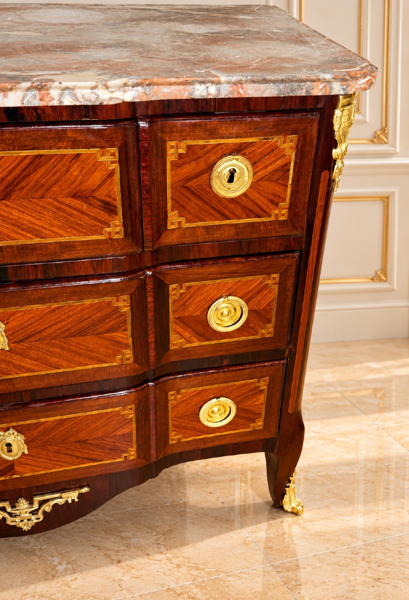 Commode à Ressaut , Estampillée REIZELL , Époque XVIIIe Siècle -photo-3
