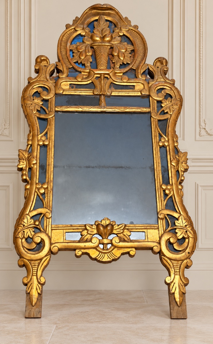 Miroir à Parecloses En Bois Doré , Époque XVIIIe Siècle 