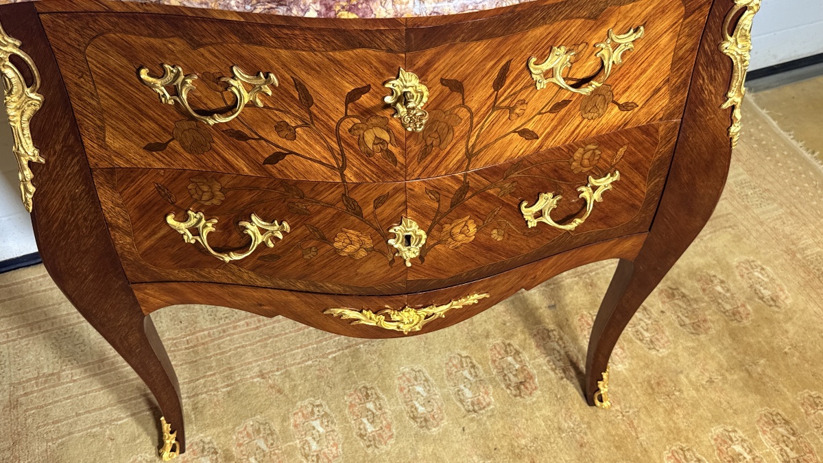 Commode Louis XV , Galbée à décor de Fleurs , Époque XXe Siècle -photo-2