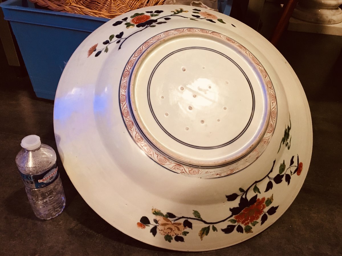 Plat en Porcelaine IMARI  Epoque XVIIIe , Diamètre 55 cm 