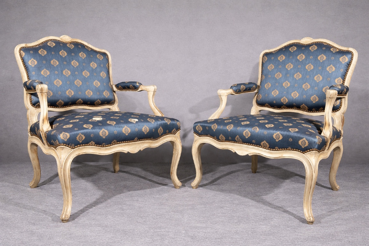 Paire De Larges Fauteuils Louis XV , Époque XVIIIe 