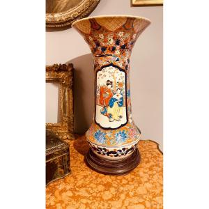 Large Japanese Cornet Vase, Signed In Red, Early 19th Century 