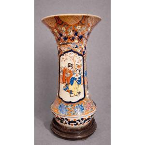Grand Vase Cornet Japonais , Signé en Rouge , Début XIXe Siècle 