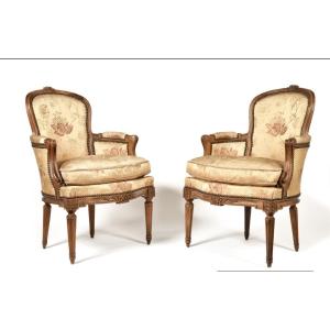 Pair Of Lyonnaise Shepherdesses, 18th Century 