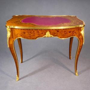 Table à Écrire en Marqueterie , Modèle BVRB , Époque XIXe 