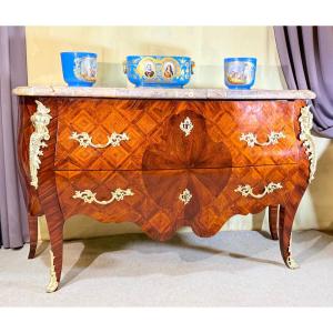 Commode Arbalète En Marqueterie, Époque XVIIIe Siècle 