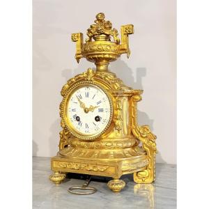 Pendule Louis XVI en Bronze , XIXe Siècle 