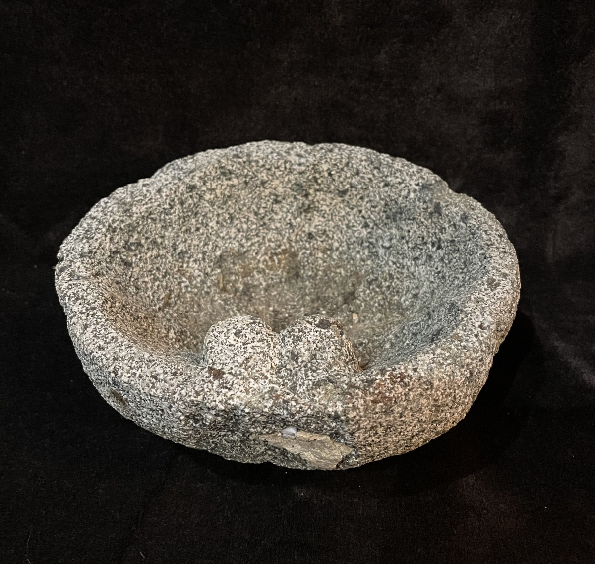 Bénitier en granit Côtes d'Armor 16 ème siècle -photo-3